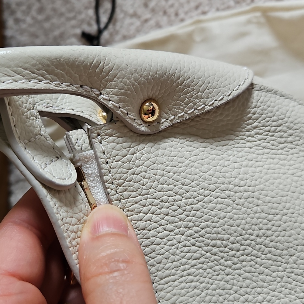 Banana Repeblic Vida Half-moon Shoulder Bag - Picture 5 of 10